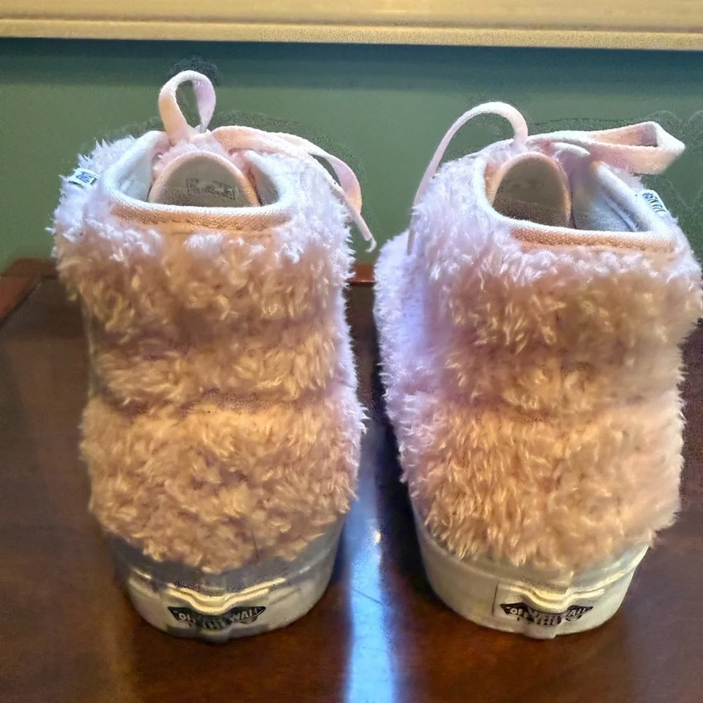 Vans Light Pink Shearling Chukka Sneakers Woman’s size 9/men’s size 7.5 NWOT